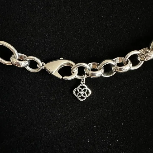 Kendra Scott Silver-Tone Link Necklace with Pearls - Picture 3 of 6